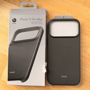 Beats iPhone 17 Pro Max Black MagSafe Camera Control Case